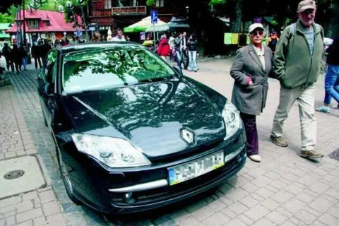 Nawet niepełnosprawni nie powinni robić z Krupówek darmowego parkingu
