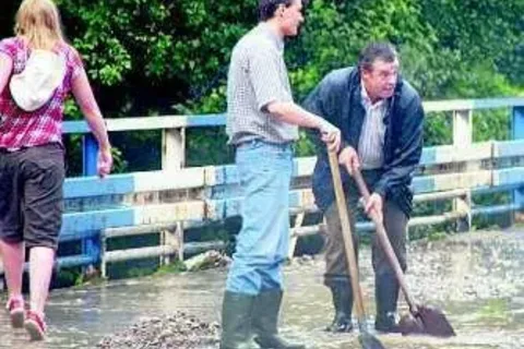 Studzienki kanalizacyjne są zatkane mułem i ziemią