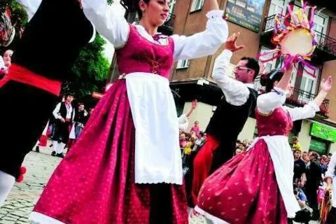 Indonezja, Nepal i opera góralska