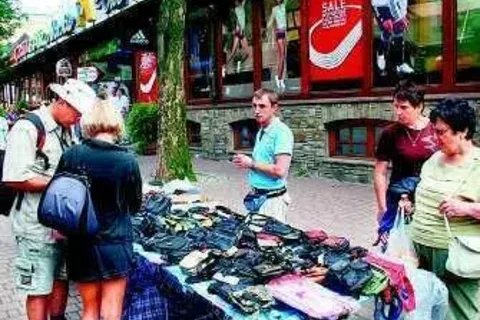 Znikną nielegalni?