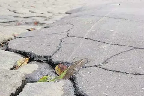 Droga do Samków czeka na nową nawierzchnię