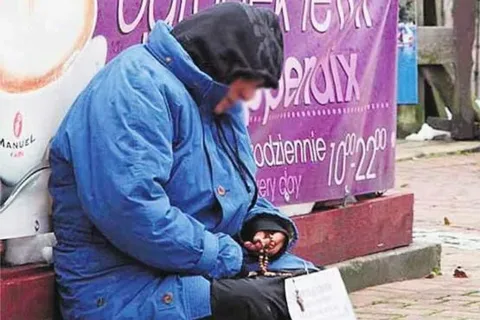 Tłum żebraków z Polski i Europy w Zakopanem