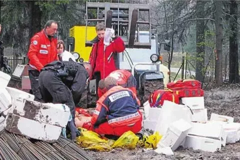 62-letni mężczyzna został przywalony pustakami na placu budowy