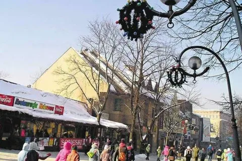 Krupówki stają się coraz głośniejsze