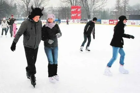 Lodowisko na Równi zaprasza do kibicowania