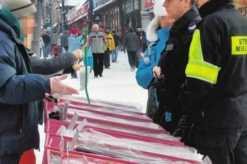Ochrona nie ocaliła Krupówek od bałaganu