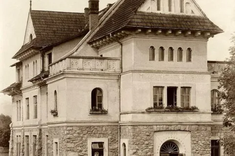 DZIEWIĘĆDZIESIĄT LAT MUROWANEGO GMACHU MUZEUM TATRZAŃSKIEGO