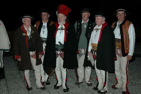 Spotkanie Starszyzny Zbójnickiej - Zajęcia folklorystyczno-plastyczne „Wakacyjne Śpasy” - Komedia ob