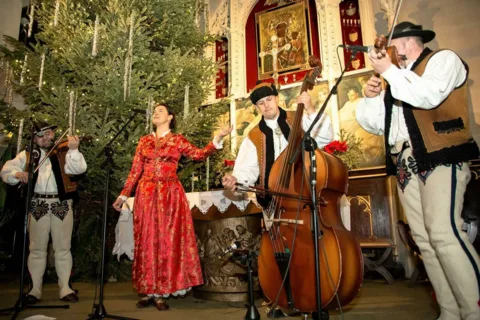 Koncert Hanki Rybki w ramach XI FESTIWALU, KOLĘD, PASTORAŁEK I PIEŚNI BOŻONARODZENIOWYCH