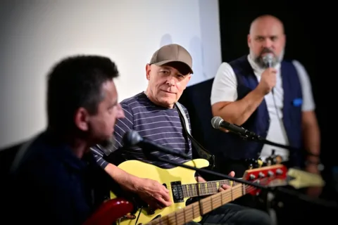 Muzyka, anegdoty i historie do łez – „Zawracanie gitary” w Kinie Miejsce