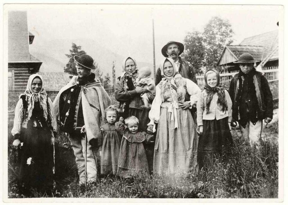 Rodzina Jarząbków z ul. Kasprusie 1902 r. (fot. arch. Muzeum Tatrzańskiego).