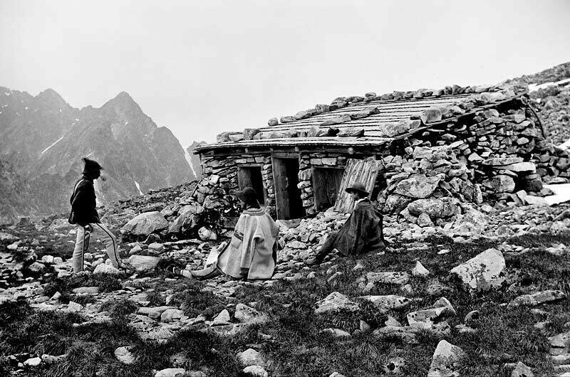 Zaproszenie na wystawę "Tatry i Podhale w fotografii Walerego Eljasza Radzikowskiego"