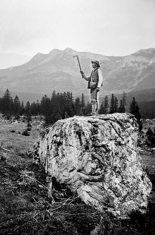 Zaproszenie na wystawę "Tatry i Podhale w fotografii Walerego Eljasza Radzikowskiego"