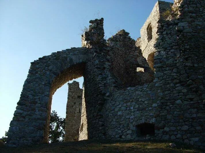 Skalka hrad Hrusov J