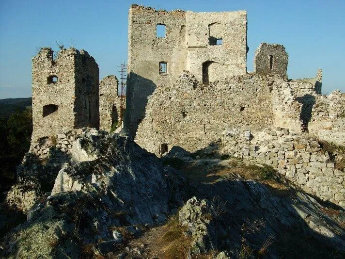 Skalka hrad Hrusov Z