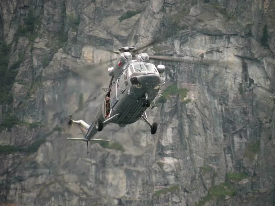 HELIKOPTER NAD MORSKIM OKIEM