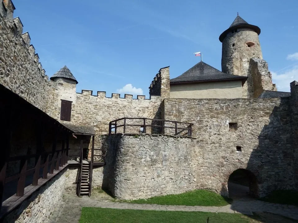 zamek w Starej Lubowli