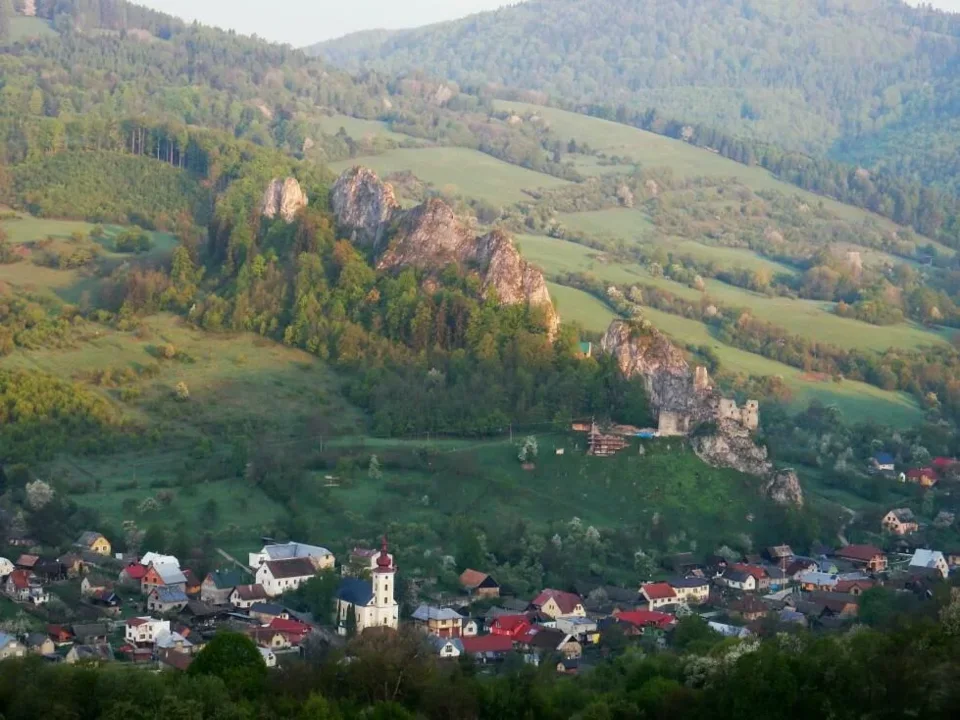 Lednica Lednicke bradla Lednicky hrad
