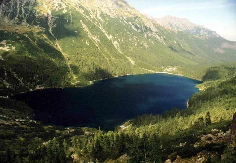 Widok z Czarnego Stawu na Morskie Oko