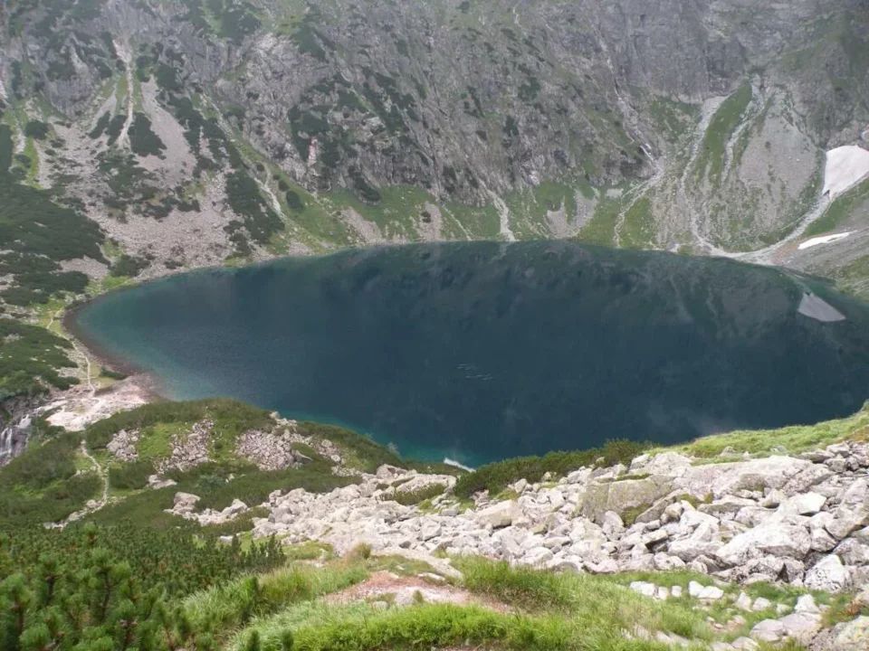 CZARNY STAW POD RYSAMI