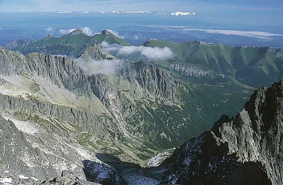 Dolina Białej Wody oraz panorama Tatr Bielskich