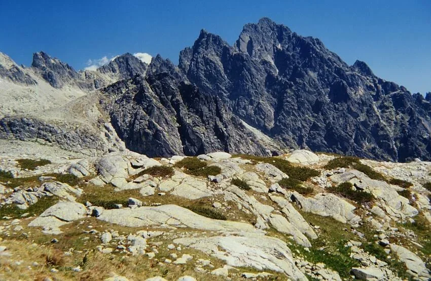 Strzelecka Turnia i masyw Pośredniej Grani