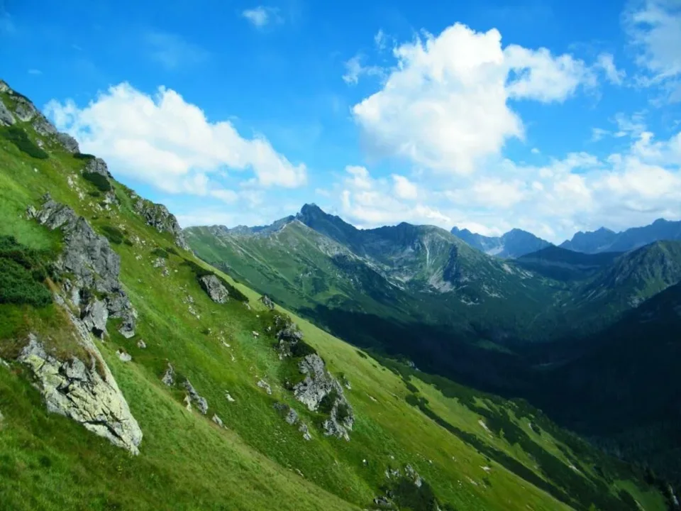 W oddali Tatry Wysokie