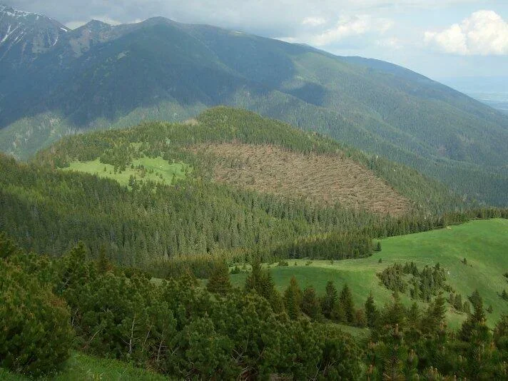 Mnich a Nizny Cervenec po vichrici