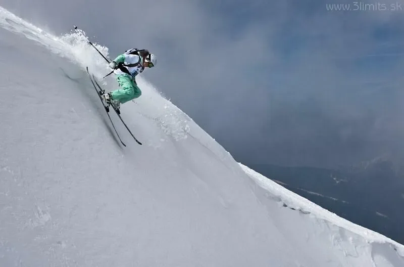 ANDRZEJ BARGIEL ZDOBYWA SAMOTNIE SZISZAPANGMĘ (8013 m)