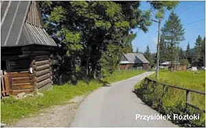 1. Trasa górska Kościelisko - Dolina Chochołowska. Długość 25 km, czas przejazdu 3 godz., różnica wzniesień 250 m, trasa trudna. Początek w Kirach u wylotu Doliny Kościeliskiej. Jedziemy drogą w stronę Czarnego Dunajca. W przysiółku Roztoki skręcamy w lewo do Doliny Chochołowskiej. Przez Siwą Polanę, asfaltową drogą dojeżdżamy do Hucisk. Dalej pod górę kamienistą drogą na Polanę Chochołowską cały czas przez Tatrzański Park Narodowy. Po drodze Niżnia i Wyżnia Brama Chochołowska i Wywierzysko Chochołowskie. Powrót tą samą drogą do Roztok. W Roztokach skręcamy w prawo i zaraz w lewo, przez most na Kirowej Wodzie, szutrową drogą dojeżdżamy do asfaltowej drogi. Dalej w prawo do przysiółka Groń, gdzie skręcamy w prawo i obok stadionu biatlonowego dojeżdżamy do Kir. 2. Trasa górska Zakopane - Witów - Dzianisz. Długość trasy 30 km, czas przejazdu 3,5 godz., różnica wzniesień 300 m, trasa trudna. Początek na parkingu na Polanie Szymoszkowej. Jedziemy za znakami przez wieś Kościelisko. W przysiółku Roztoki w prawo przez las szutrową drogą wjeżdżamy na polane Płazówka. Tu warto odpocząć patrząc na otoczenie Doliny Chochołowskiej. Na polanie kilka domów i urocza kapliczka. Dalej przez Witów jedziemy asfaltową dróżką do wsi Dzianisz i dalej pod górę na Gubałówkę- 1123 m. Trudy podjazdu rekompensuje wspaniały widok na Zakopane i Tatry. Zjeżdżamy drogą do Kościelisk i dalej do Zakopanego. 3. Trasa górska Ząb - Gubalówka - Bachledówka. Długość trasy 35 km, czas przejazdu 4 godz., różnica wzniesień 300 m, trasa trudna. Początek trasy we wsi Ząb. Z Zębu jedziemy na południe na Furmanową i Gubałówkę. Cały czas piękny widok na Tatry i Zakopane. Z Gubałówki przez przysiółek Słodyczki zjeżdżamy do wsi Nowe Bystre i dalej wąską dróżką asfaltową na Bachledówkę, gdzie wielokrotnie przebywał biskup Karol Wojtyła. Piękna panorama na Tatry i Podhale. Widzimy Pisko, Babią Górę, Gorce z Turbaczem i całą grań Tatr. Dalej jedziemy przez Czerwienne do Zębu. 4. Trasa rowerowa Biały Dunajec - Bukowina Tatrzańska. Długość 20 km, czas przejazdu 2,5 godz., różnica wzniesień 300 m, trasa trudna. Początek trasy w Białym Dunajcu przy Urzędzie Gminy. Jedziemy przez wieś i dalej przez most na Białym Dunajcu do wsi Gliczarów Dolny. Wąską, asfaltową drogą stromo pod góre do Gliczarowa Górnego. Przed nami wieś Bukowina Tatrzańska i wspaniały widok na Tatry. Tutaj skręcamy w lewo i asfaltową dróżką dojeżdżamy do przysiółka Zimni, dalej szturową drogą jedziemy na północ grzbietem między Leśnicą a Gliczarowem. Widok jak z bajki na Tatry i Podhale. Polną droga dojeżdżamy do Gliczarowa Dolnego i dalej do Białego Dunajca. 5. Trasa górska Biały Dunajec - Stołowe. Długość 25 km, czas przejazdu 3 godz., różnica wzniesień 300 m, trasa trudna. Początek trasy w Białym Dunajcu przy Urzędzie Gminy, dalej przez wieś, skręcamy do Gliczarowa Górnego. Jedziemy asfaltową drogą stromo pod górę do przysiółka Janasówka. Na wzniesieniu rozpościerają się wspaniałe widoki na Tatry. Jedziemy w prawo do przysiółka Stołowe i dalej w dół asfaltową dróżką do potoku Świdrowego. Następnie polną drożyną na ulicę Skupniową w Białym Dunajcu. 6. Trasa górska Białka - Droga Królewska - Czarna Góra. Długość 30 km, czas przejazdu 3,5 godz., różnica wzniesień 280 m, trasa trudna. Początek trasy w Białce Tatrzańskiej. Przez Białkę dojeżdżamy do spiskiej już wsi Trybsz, gdzie znajduje się drewniany kościółek z najstarszą polichromią z motywem tatrzańskim. Dalej przez wieś Czarna Góra do Bukowiny Tatrzańskiej. Przez przysiółek Rusiński i Głodowski Wierch dojeżdżamy do Gliczarowa Górnego, a dalej szutrową drogą, grzbietem między Leśnicą a Białką Tatrzańską dojeżdżamy do Kotelnicy. Odcinek ten nazywany jest "Drogą Krolewską" gdyż jak głosi historia, to tędy wracało wojsko Jana III Sobieskiego z Odsieczy na Wiedeń w 1683 r. Następnie przy górnej stacji kolejki zjeżdzamy do Białki Tatrzańskiej. 7. Trasa górska Małe Ciche - Tarasówka. Długość trasy 16 km, czas przejazdu 2 godz., różnica wzniesień 230 m, trasa trudna. Początek trasy we wsi Małe Ciche. Jedziemy przez wieś do połączenia z drogą Oswalda Balzera na Wierch Poroniec. Tu w lewo na Polane Zgorzelisko i dalej drogą leśną na Tarasówkę, znaną ze Święta Bacowskiego. Cały czas piękne widoki. Z Tarasówki stromy zjazd polną drogą do Małego Cichego. 8. Trasa górska Bukowina Tatrzańska - Czarna Góra - Leśnica. Długość trasy 40 km, czas przejazdu 4 godz., różnica wzniesień 300 m, trasa trudna. Początek trasy w Bukowinie Tatrzańskiej przy Urzędzie Gminy. Jedziemy asfaltową drogą do wsi Czarna Góra położonej już na Spiszu. Dalej przez Trybsz do Leśnicy i przez wieś pod górę do Bukowiny Tatrzańskiej. Na tym odcinku trasy rozprzestrzeniają się przepiękne widoki na Tatry. Następnie przez Rusiński Wierch zjeżdżamy pod Urząd Gminy.