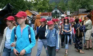 Kolonie pod nadzorem