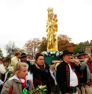 Przekazali figurę gaździny Podhala