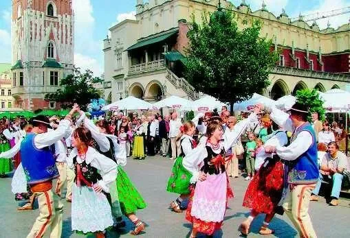 Górale grali i śpiewali na Rynku Głównym
