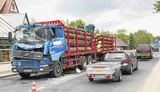 Tir nie zdołał wyhamować