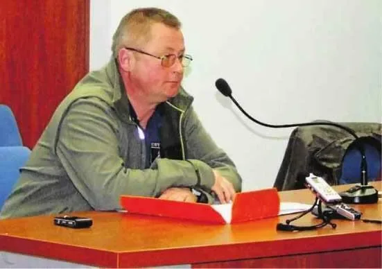 Frontalny atak opozycji na szefa lodowiska