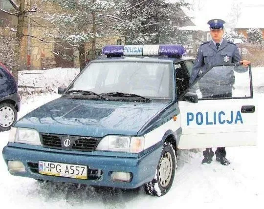 Fałszywe stuzłotówki kupili na stadionie