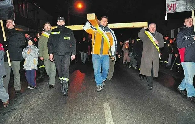 NOWY TARG. Kilka tysięcy osób uczestniczyło w Drodze Krzyżowej