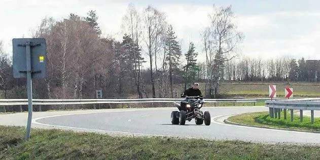 Chabówka. Brawurowa jazda motorów i quadów