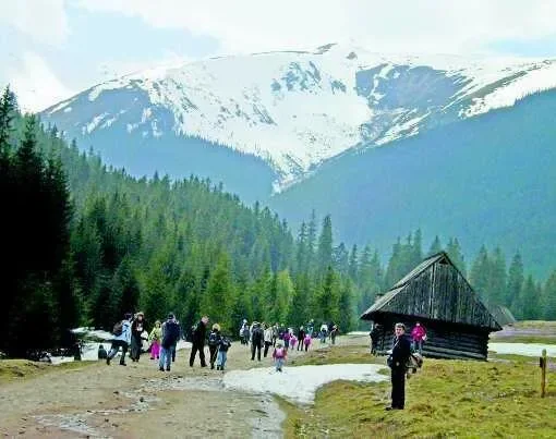 W Tatrach dwie pory roku – w dole wiosna, na szczytach – panuje zima