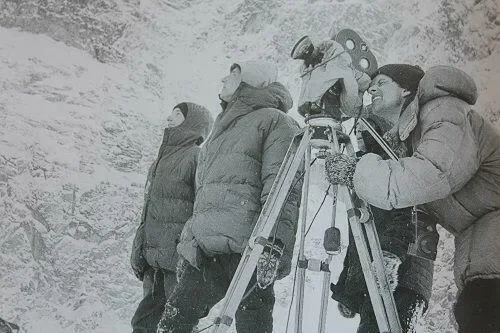 Z CYKLU KINO GÓRSKIE W MUZEUM TATRZAŃSKIM: projekcja cyklu filmów Jerzego Surdela „Dwóch”, „Odwrót”,