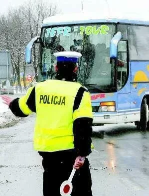 Kontrolują i pouczają