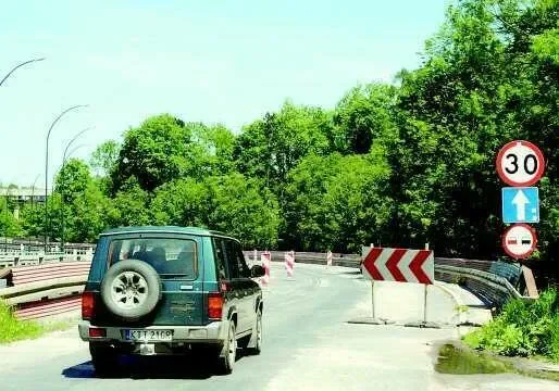 Podniebne Krupówki nad targowiskiem?