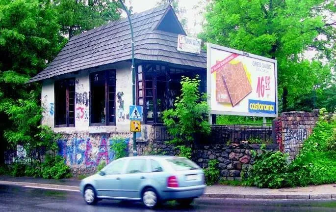 Po latach czekania ruina obok hotelu Imperial zostanie rozebrana