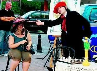Teatry opanowały deptak