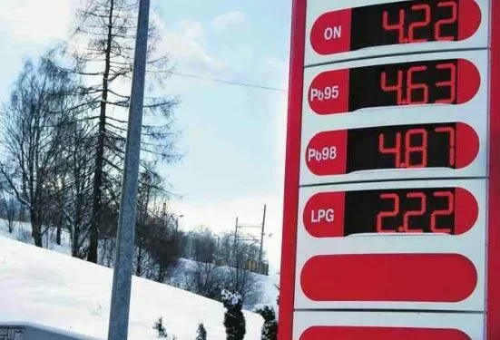 W kraju paliwo tanieje, w Zakopanem przeciwnie