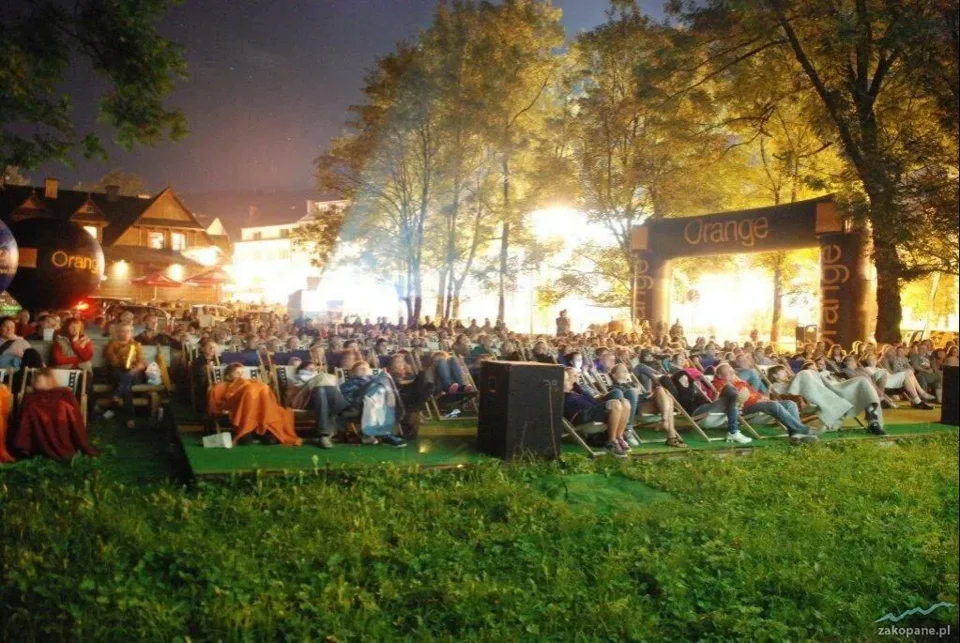 Kino na półmetku