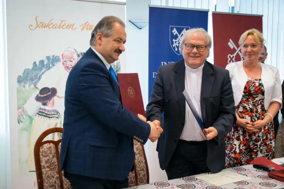 Festiwal Folkloru pod patronatem Pary Prezydenckiej i ze wsparciem Uniwersytetu Papieskiego