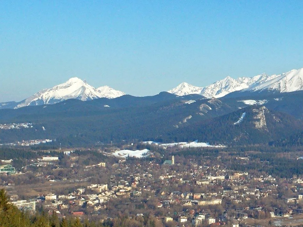 Zakopane i Tatry Bielskie (z lewej), widok z Gubałówki (fot. Andrzej Samardak)