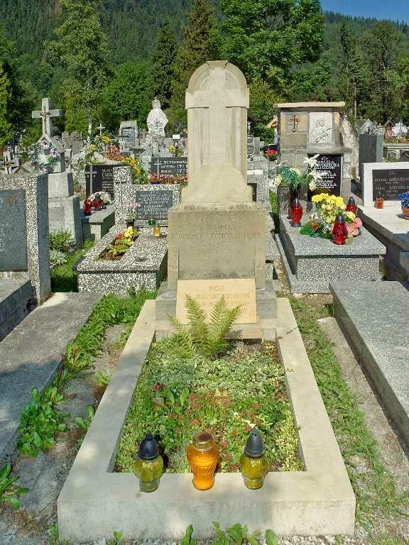 Grób Aleksandra Mniszka-Tchórznickiego (fot. Andrzej Samardak)