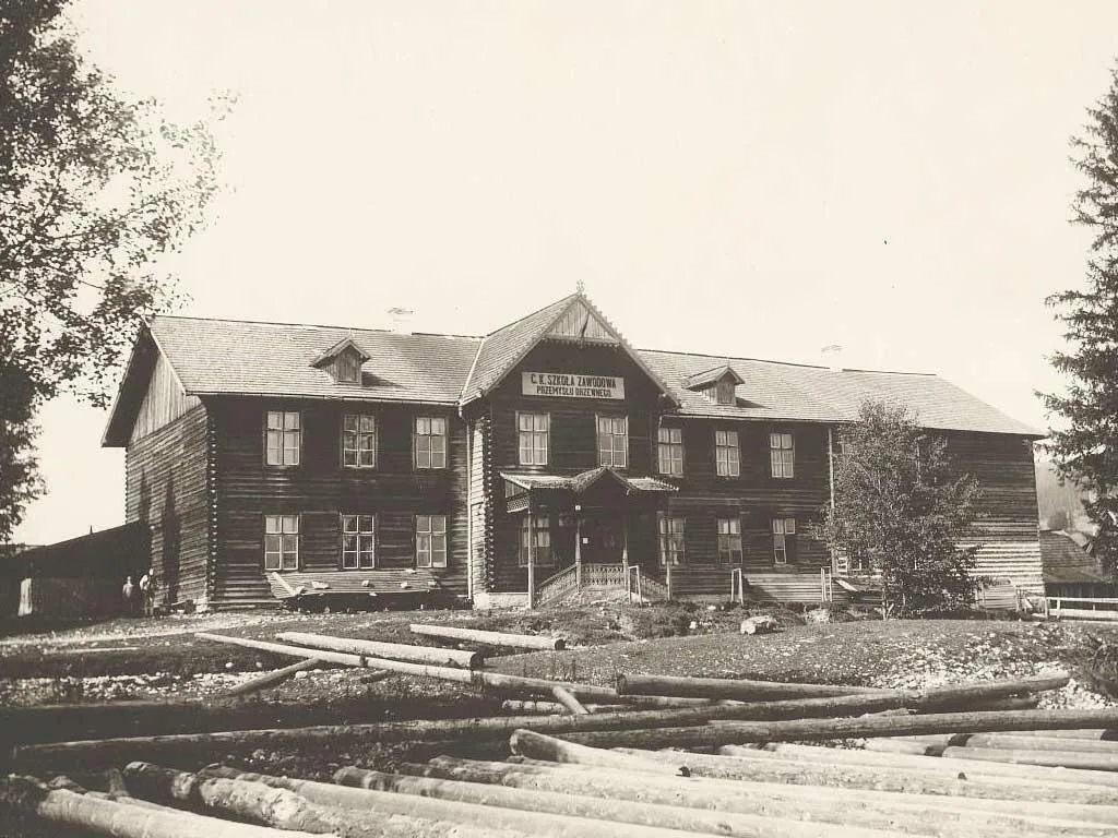 Szkoła Zawodowa Przemysłu Drzewnego w 1900 r. (fot. arch. Muzeum Tatrzańskiego)